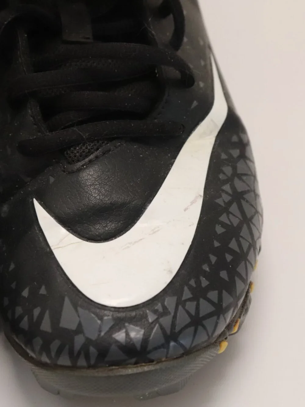 Nike Men's Football Boots Black and White Size 8 S/N 880 109 002